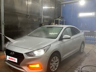 2017 Hyundai Solaris II, серебристый, 1040000 рублей, вид 2