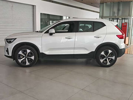 2024 Volvo XC40 I Рестайлинг, белый, 3955998 рублей, вид 4