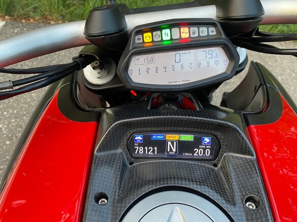 2011 Ducati Diavel, красный, 450000 рублей - вид 4