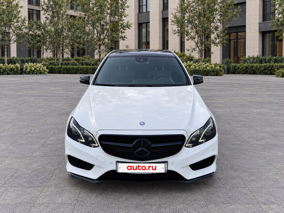 2013 Mercedes-Benz E-Класс 200 IV (W212, S212, C207) Рестайлинг, белый - вид 1