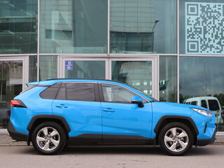 2021 Toyota RAV4 V (XA50), голубой, 2950000 рублей, вид 4