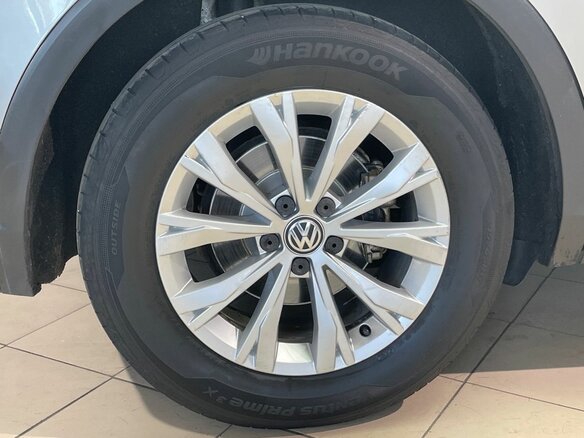 2017 Volkswagen Tiguan II, серый, 2099000 рублей - вид 14