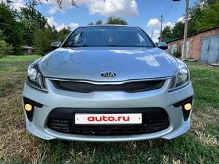 2019 Kia Rio IV, серебристый, 1380000 рублей, вид 3