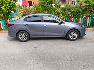 2020 Kia Rio IV Рестайлинг, серый, 1520000 рублей, вид 2