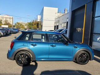 2021 Mini Hatch Cooper III (F55/F56) Рестайлинг 2, синий, 2700000 рублей, вид 4