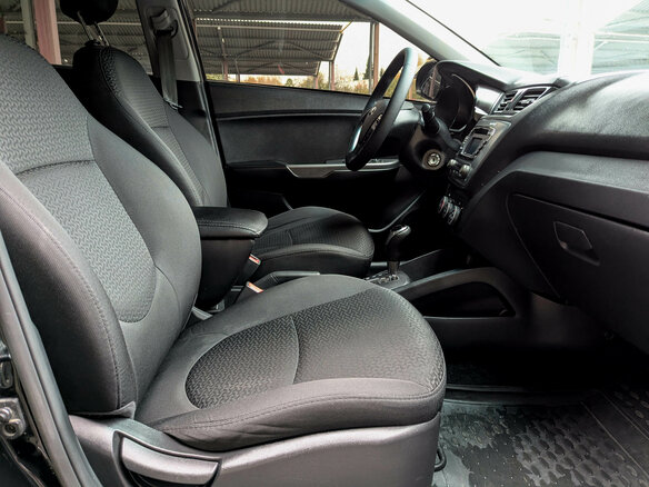 2016 Kia Rio III Рестайлинг, чёрный, 940000 рублей - вид 9
