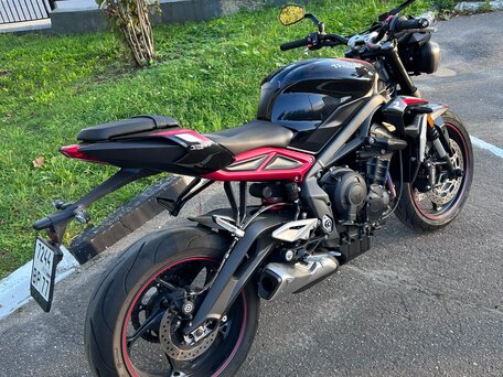 2021 Triumph Street Triple, чёрный, 975000 рублей, вид 3