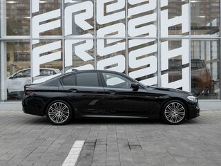2018 BMW 5 серии 530i xDrive VII (G30/G31/G38), чёрный, 3474900 рублей, вид 5