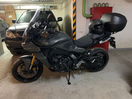 2022 Yamaha MT-09 Tracer (FJ-09), серый, 1349000 рублей, вид 2