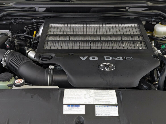 2016 Toyota Land Cruiser 200 Series Рестайлинг 2, белый - вид 9