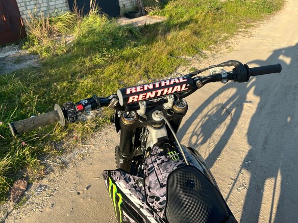 2025 Yamaha YZ250F, чёрный - вид 12