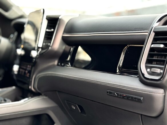 2026 Ram 1500 Crew Cab V Рестайлинг, серебристый, 9680000 рублей - вид 10