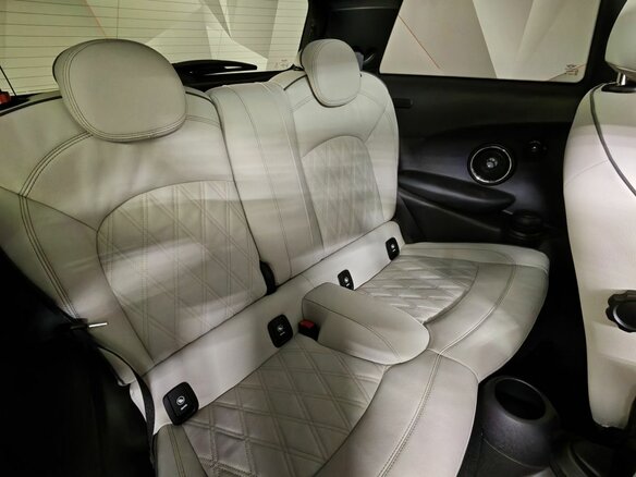 2021 Mini Hatch Cooper S III (F55/F56) Рестайлинг, чёрный - вид 12