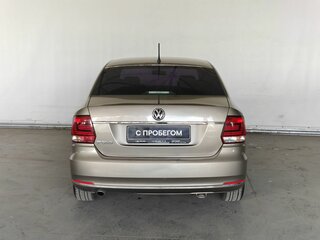 2015 Volkswagen Polo V Рестайлинг, бежевый, 675000 рублей, вид 5