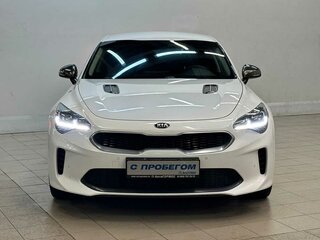 2021 Kia Stinger I Рестайлинг, белый, 2945000 рублей, вид 2