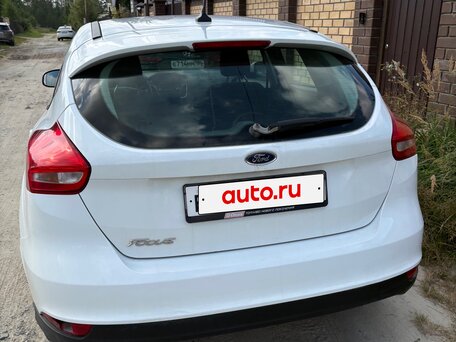 2018 Ford Focus III Рестайлинг, белый, 800000 рублей, вид 3