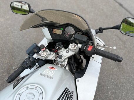 2002 Honda VFR 800, серебристый, 530000 рублей, вид 4
