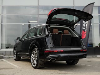 2024 Audi Q7 45 TFSI II (4M) Рестайлинг 2, чёрный, 7999000 рублей, вид 5