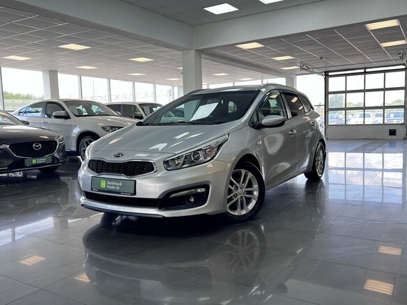 2016 Kia Ceed II Рестайлинг, серебристый, 1200000 рублей