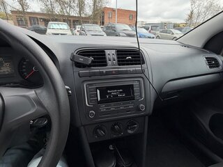2017 Volkswagen Polo V Рестайлинг, белый, 949000 рублей, вид 5