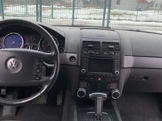 2007 Volkswagen Touareg I Рестайлинг, серебристый, 900000 рублей, вид 4