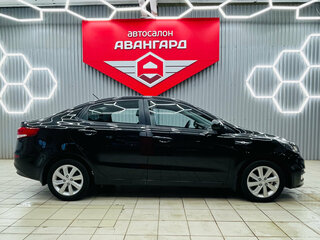 2015 Kia Rio III Рестайлинг, чёрный, 977000 рублей, вид 2