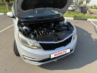 2015 Kia Rio III Рестайлинг, серебристый, 700000 рублей, вид 1