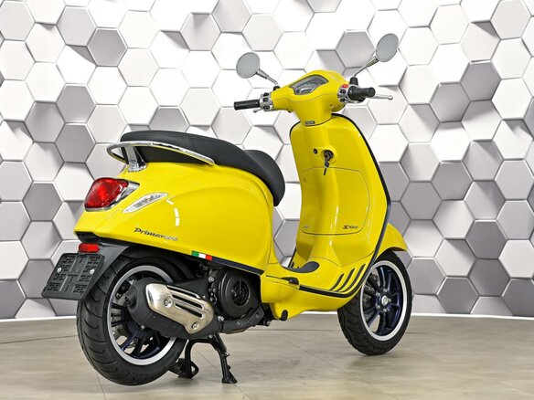 2023 Vespa Primavera, жёлтый - вид 6