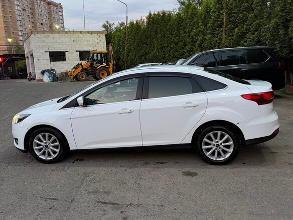 2017 Ford Focus III Рестайлинг, белый, 1200000 рублей - вид 5