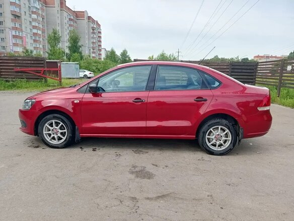 2012 Volkswagen Polo V, красный, 770000 рублей - вид 16