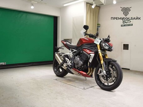 2024 Triumph Speed Triple, красный, 1727000 рублей, вид 3