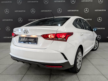 2022 Hyundai Solaris II Рестайлинг, белый, 1565000 рублей, вид 5