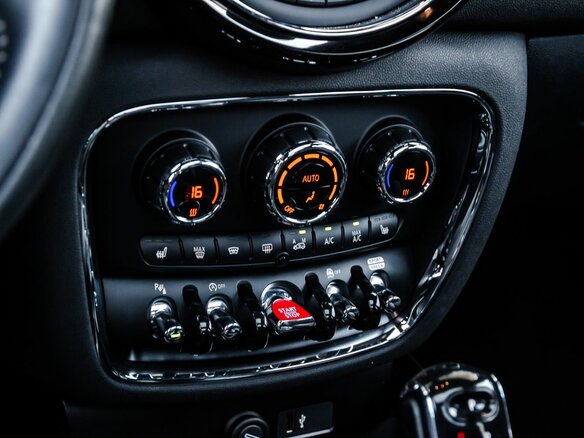 2020 Mini Clubman JCW John Cooper Works II Рестайлинг, зелёный, 3100000 рублей - вид 24