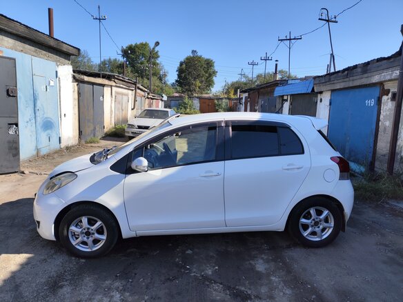 2010 Toyota Vitz II (XP90), белый, 600000 рублей - вид 3
