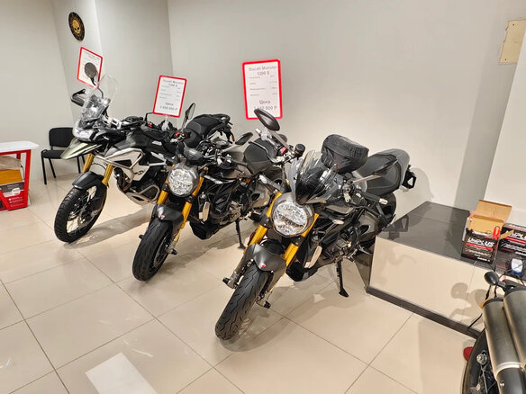 2025 Ducati DesertX, белый - вид 17