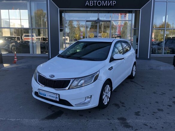 2014 Kia Rio 4-speed III, белый, 840000 рублей