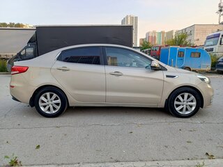 2015 Kia Rio III Рестайлинг, бежевый, 780000 рублей, вид 4