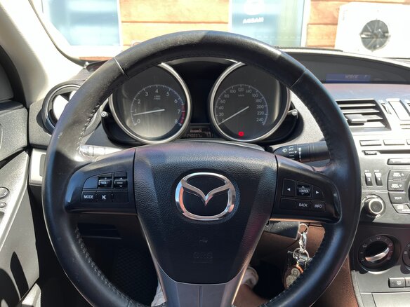 2012 Mazda 3 II (BL) Рестайлинг, белый, 810000 рублей - вид 8
