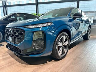 2026 Audi Q3 Sportback TFSI III (FJ), синий, 7800000 рублей, вид 4