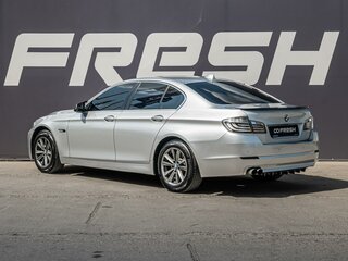 2013 BMW 5 серии 520i VI (F10/F11/F07), серебристый, 1679000 рублей, вид 2