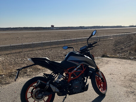 2023 KTM 390 Duke, серый, 535000 рублей, вид 2