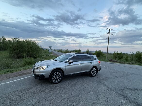 2017 Subaru Outback V, серебристый, 2350000 рублей - вид 4