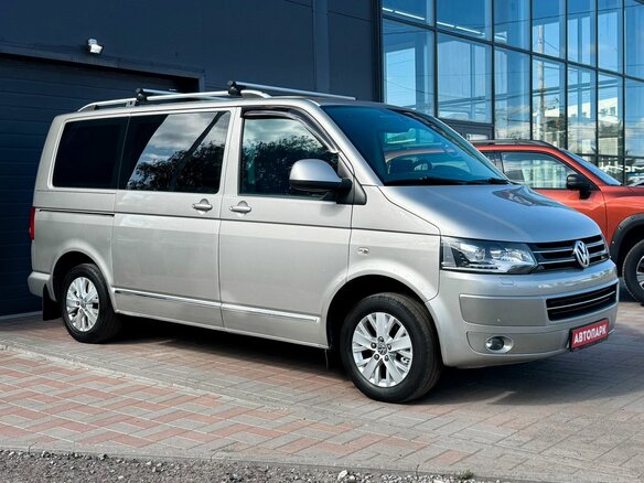 2013 Volkswagen Multivan T5 Рестайлинг, серый, 2739000 рублей