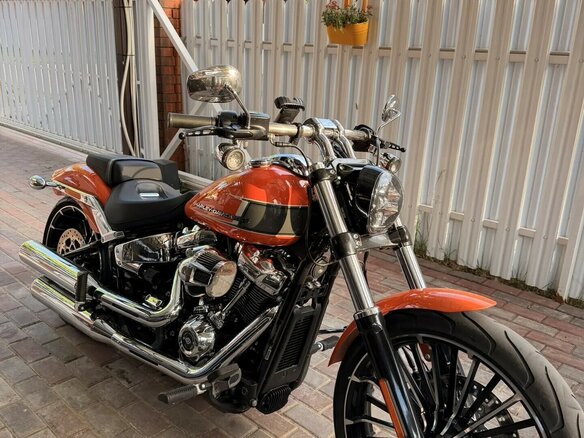 2023 Harley-Davidson Breakout, оранжевый, 3000000 рублей - вид 4
