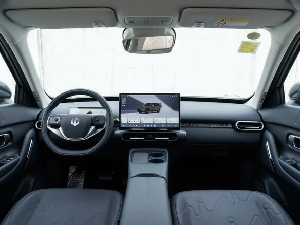 2026 Leapmotor A10 53 kWh, серебристый, 2432000 рублей - вид 16