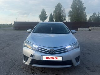 2013 Toyota Corolla XI (E160, E170, E180), серебристый, 920000 рублей, вид 1