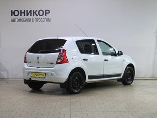 2013 Renault Sandero I, белый, 359000 рублей, вид 2