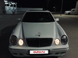 2001 Mercedes-Benz E-Класс 320 II (W210, S210) Рестайлинг, белый, 800000 рублей, вид 3