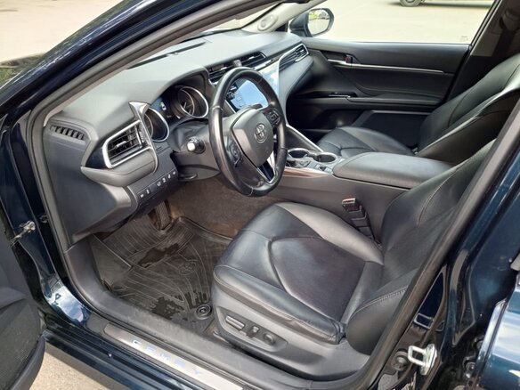 2019 Toyota Camry VIII (XV70), синий, 2300000 рублей - вид 15