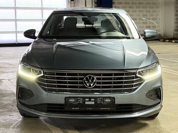2023 Volkswagen Lavida III Рестайлинг, серебристый, 1490000 рублей - вид 1
